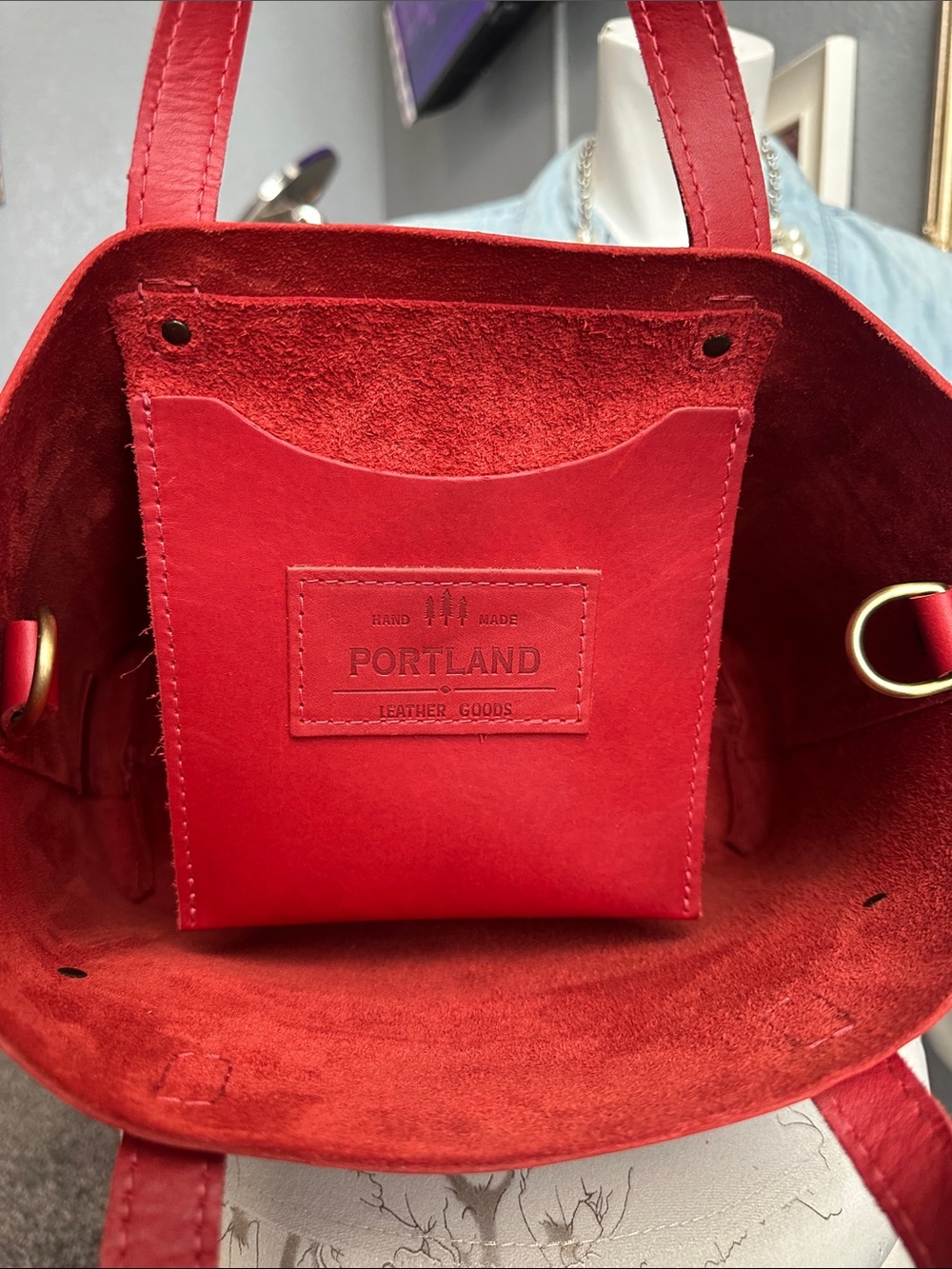 ❤️ 🩷 PLG medium ruby crossbody tote NEW and piñata tassel - Picture 9 of 11